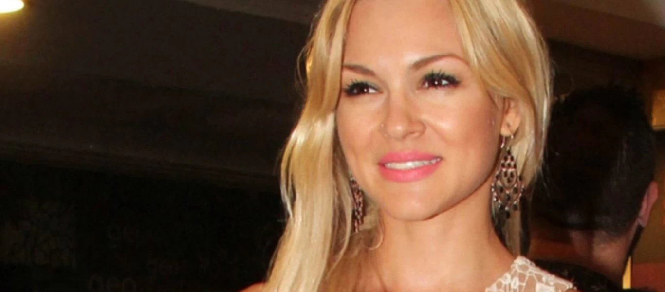 Ξανά ερωτευμένη η Βίκυ Κάβουρα (βίντεο)